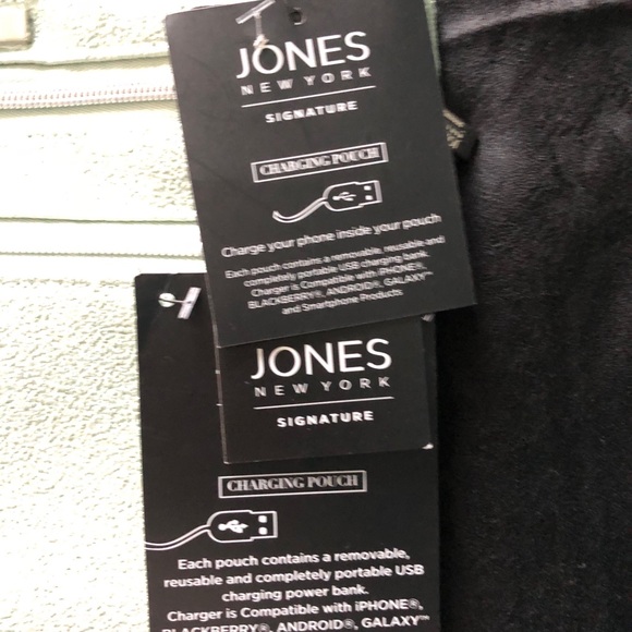 Jones New York Signature Charging Pouch - Picture 4 of 5